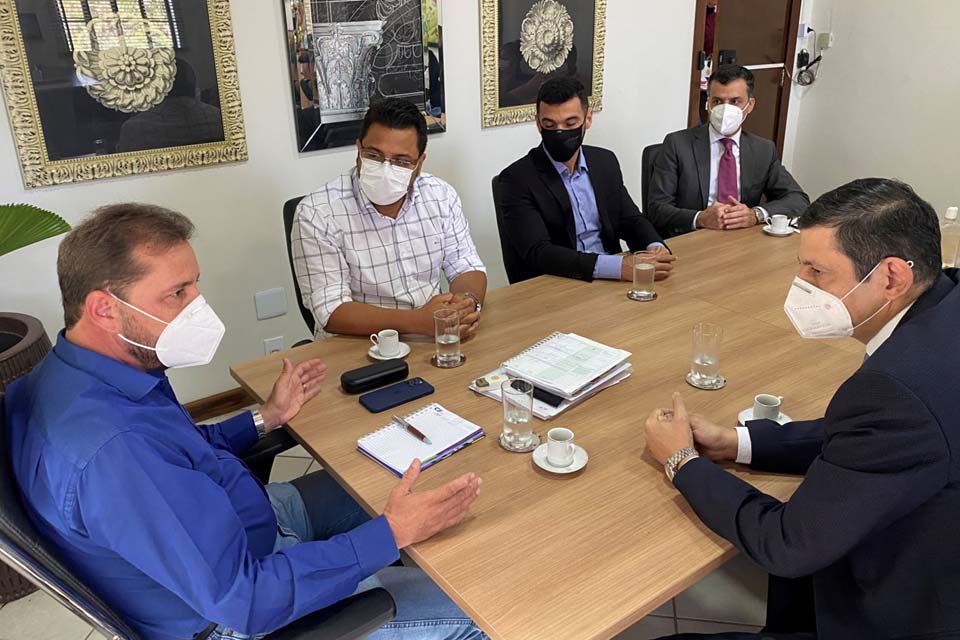 Prefeito Hildon Chaves se reúne com representantes da Ordem dos Advogados do Brasil - OAB-RO 