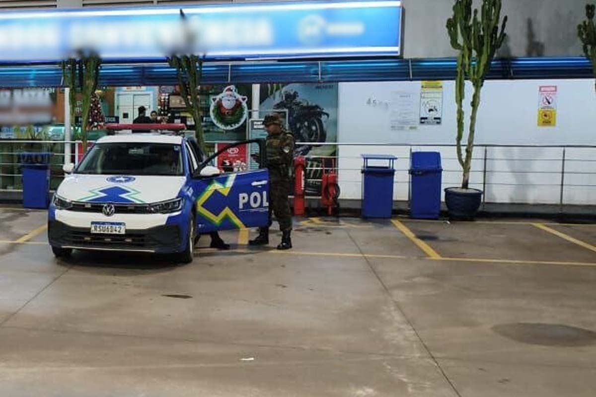 Caminhoneiro é agredido e assaltado em posto de combustíveis