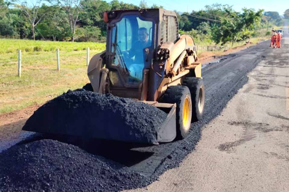 Rodovia-370 recebe manutenção do governo em 37 quilômetros, entre Cabixi e o trevo de Colorado do Oeste