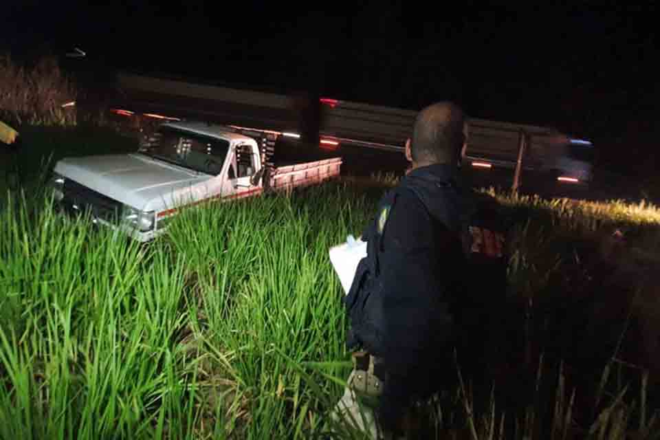 Motorista embriagado causa acidente com carreta na BR 364