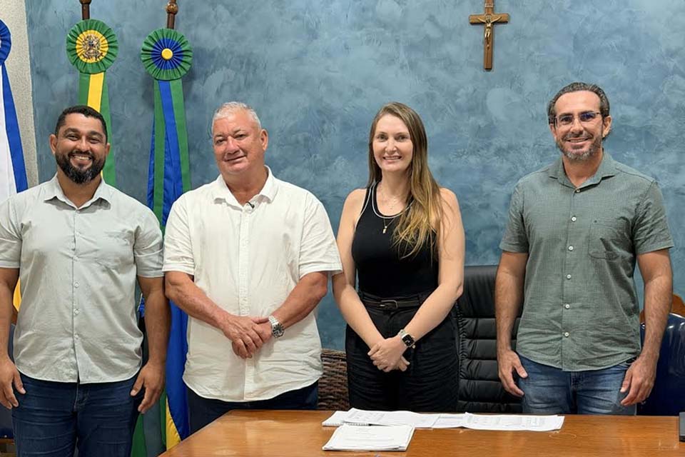 Deputada Lebrinha destina R$ 700 mil para Secretaria de Obras de Alvorada do Oeste