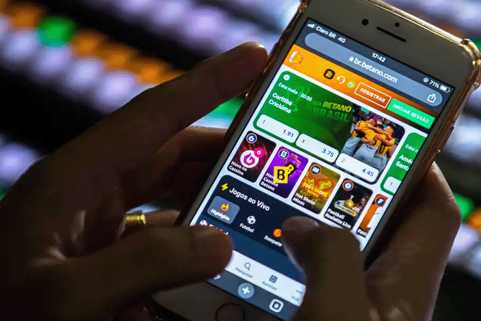 Apostadores destinam até R$ 30 bi por mês a bets, informa BC