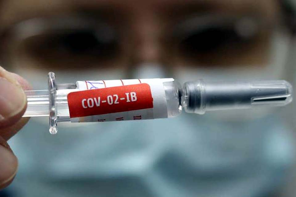 Vacina ideal contra covid-19 tem dose única e armazenamento de 2 a 8 graus, diz Ministério da Saúde