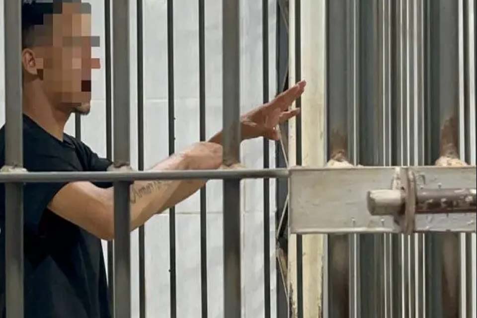 Criminoso é flagrado com submetralhadora durante cortejo na zona leste