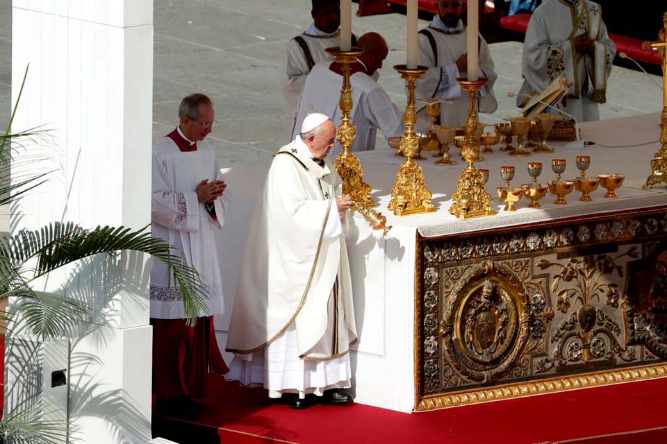 Igreja Católica não pode abençoar uniões homossexuais, afirma Vaticano