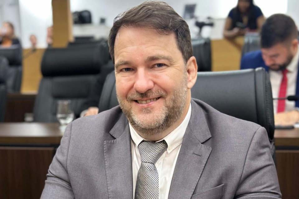 Deputado Alex Redano comemora convênio de R$ 9 milhões para asfalto em Ariquemes