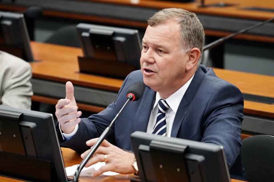 Vitória decisiva do Deputado Lucio Mosquini garante a continuidade de placas solar no Brasil