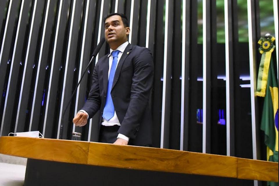 Deputado federal Expedito Netto assina o requerimento para criação da CPI do preço dos combustíveis  