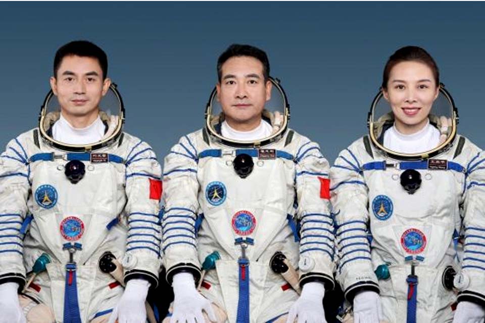 China enviará três astronautas a estação espacial no sábado