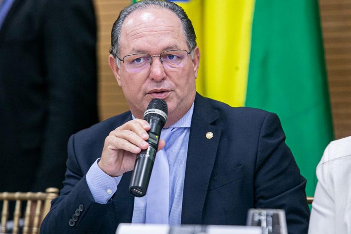 Pedro Fernandes solicita melhorias em rodovias do Vale do Jamari ao governador eleito