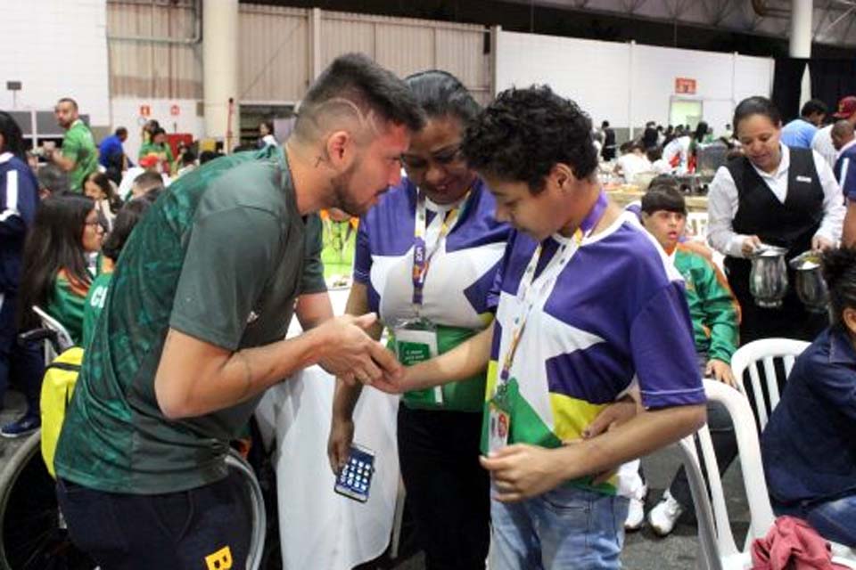 Velocista paralímpico contagia paratletas de Rondônia na abertura das Paralimpíadas Escolares