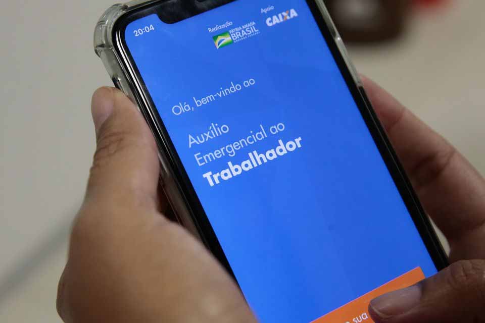 Trabalhadores nascidos em dezembro já podem sacar auxílio emergencial
