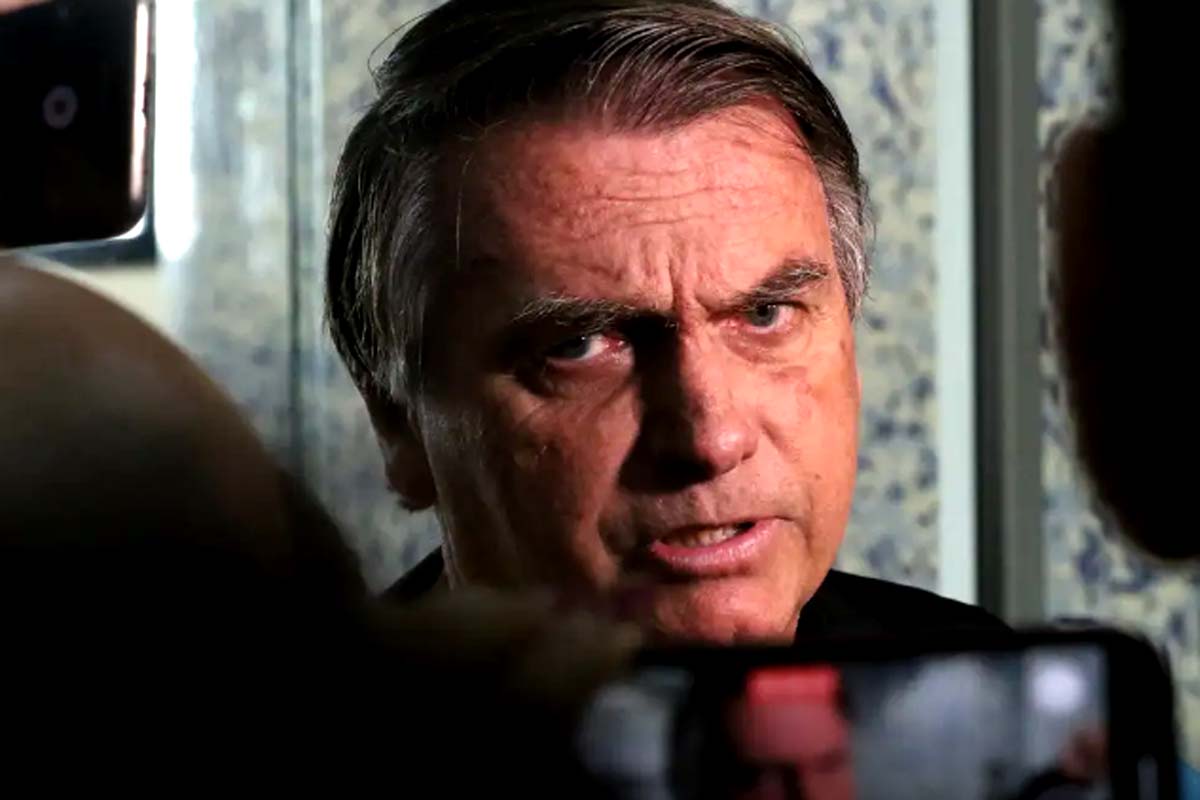 Defesa diz que Bolsonaro não tinha conhecimento sobre vídeo de Eduardo