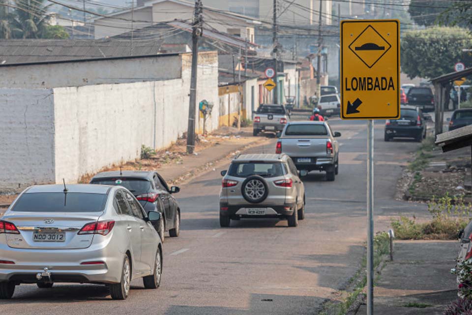 Mais de 500 novas placas de sinalização são instaladas em Porto Velho