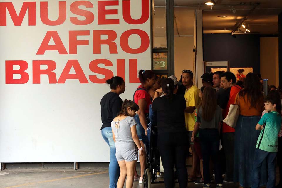 Museu Afro Brasil reabre com tributo a artista morto em setembro
