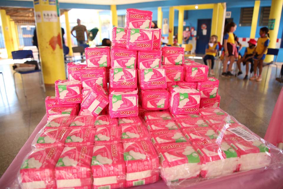Prefeitura inicia distribuição de absorventes em escolas municipais de Porto Velho