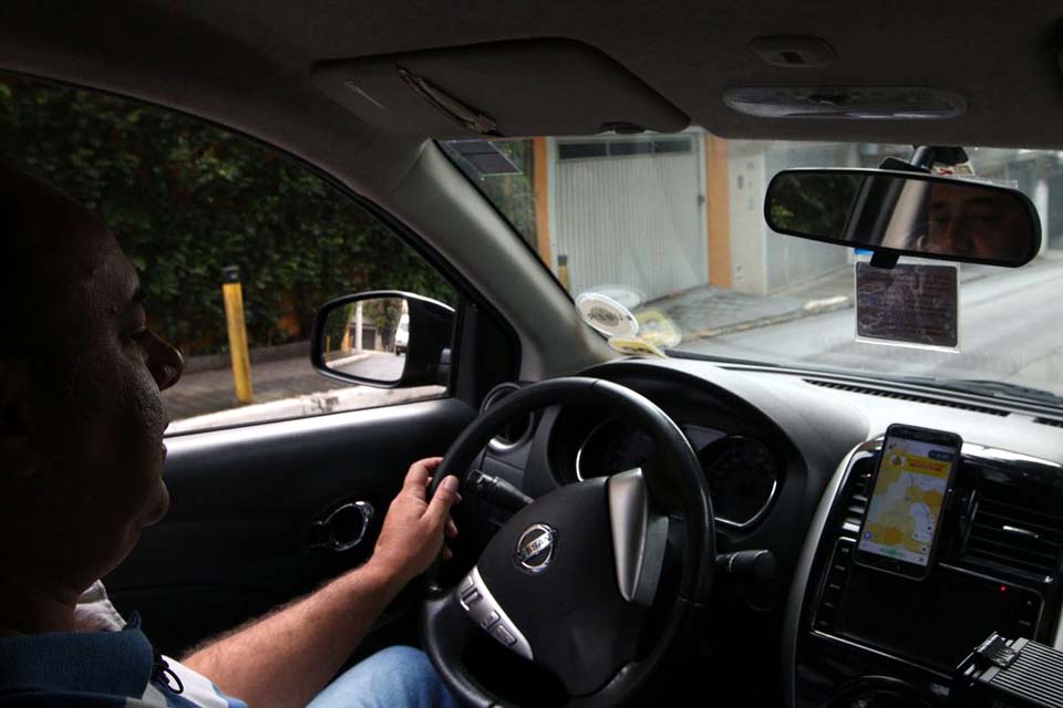 STF vai julgar vínculo trabalhista entre motoristas e aplicativos