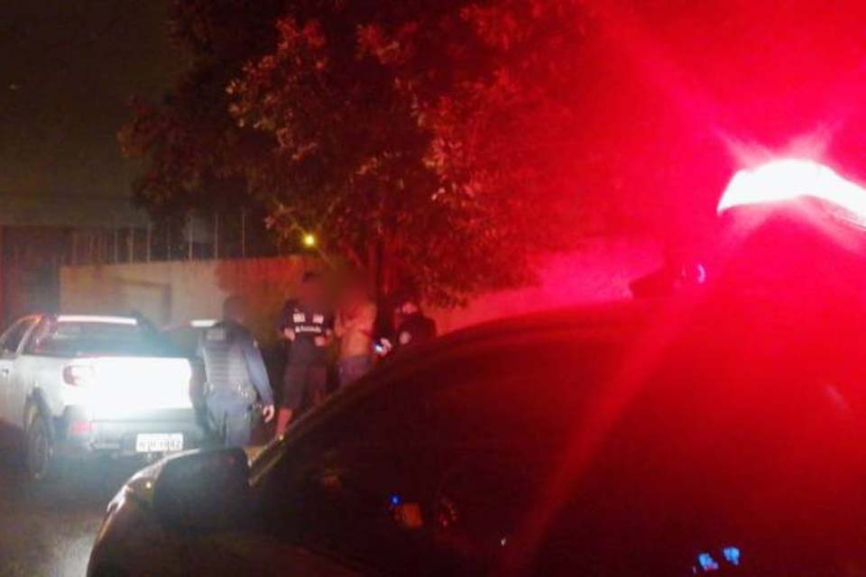 Dois homens são presos tentando assaltar casa noturna com armas de brinquedo