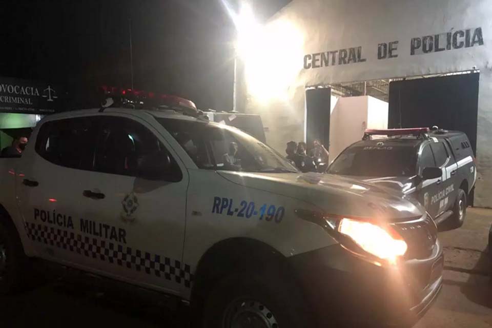 Adolescente de 15 anos tem cabelo cortado com faca por mulher embriagada