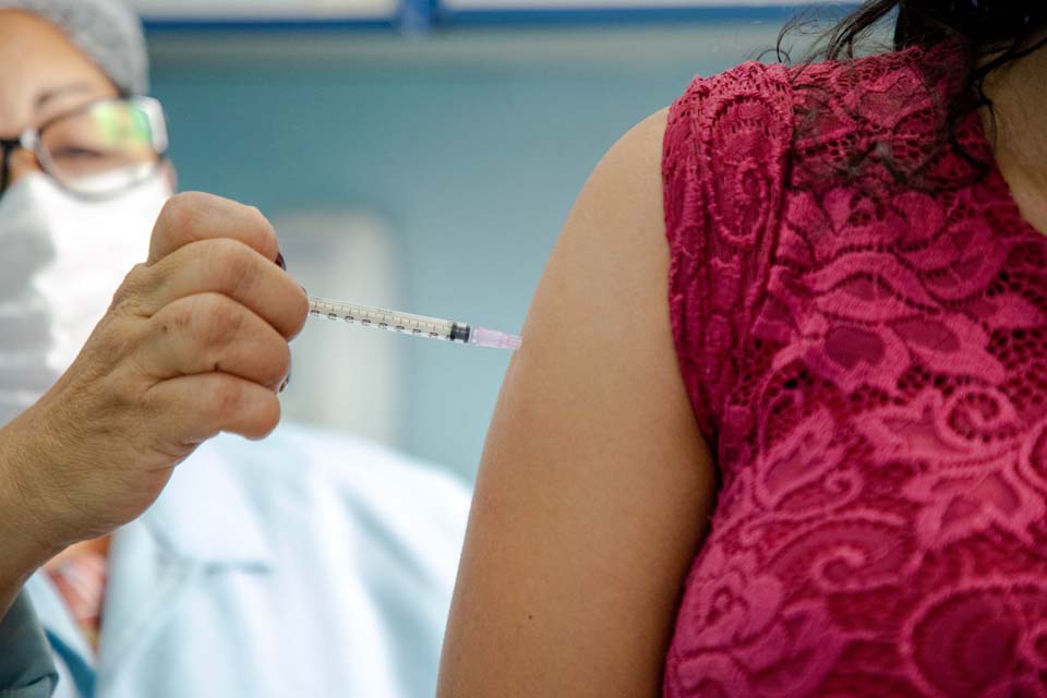 Chega 66.690 doses de vacinas contra a covid-19 em Rondônia