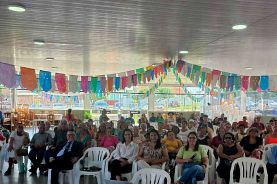 Prefeitura e OAB promovem palestra para idosos do Grupo da Amizade no Junho Violeta