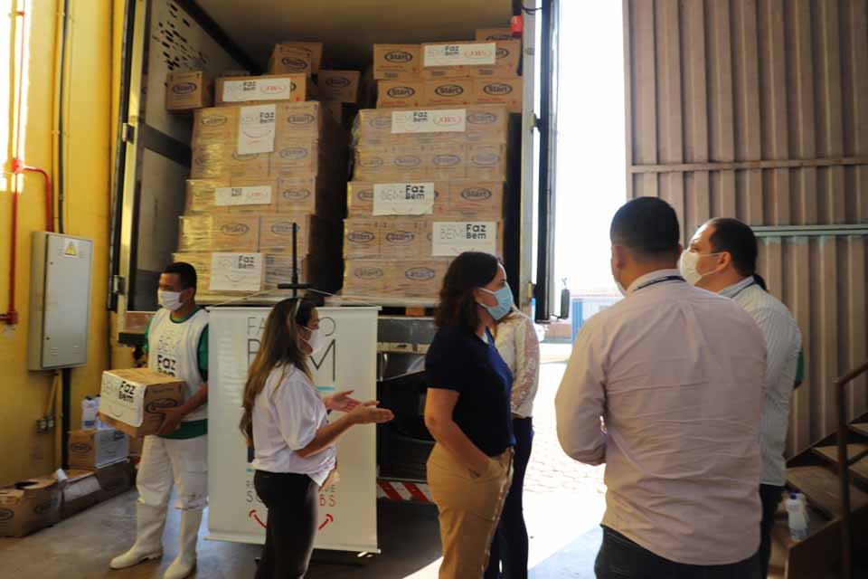 JBS entrega caminhão com 16 toneladas de EPIs para Prefeitura de Porto Velho