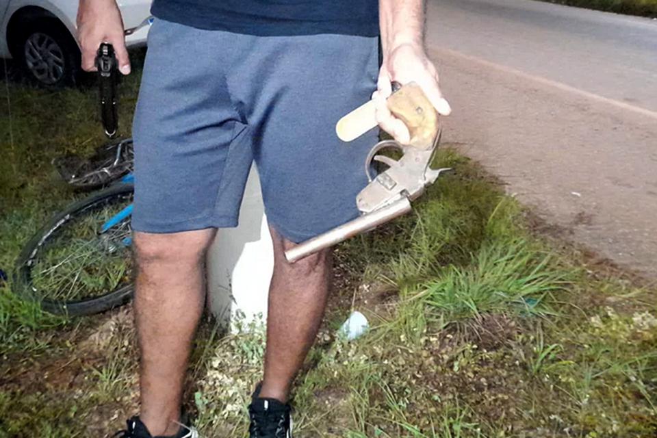 Policial militar prende assaltante e recupera bolsa de mulher