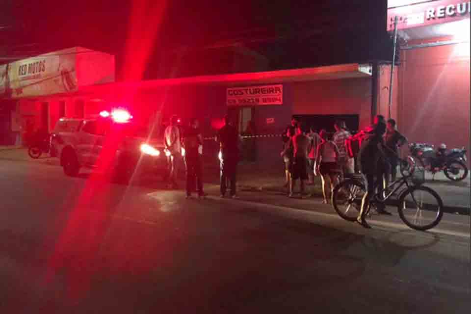 Apenado monitorado por tornozeleira é executado com vários tiros