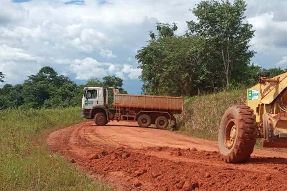 DER conclui serviço de manutenção na RO-493, popularmente conhecida como “Estrada da Produção”