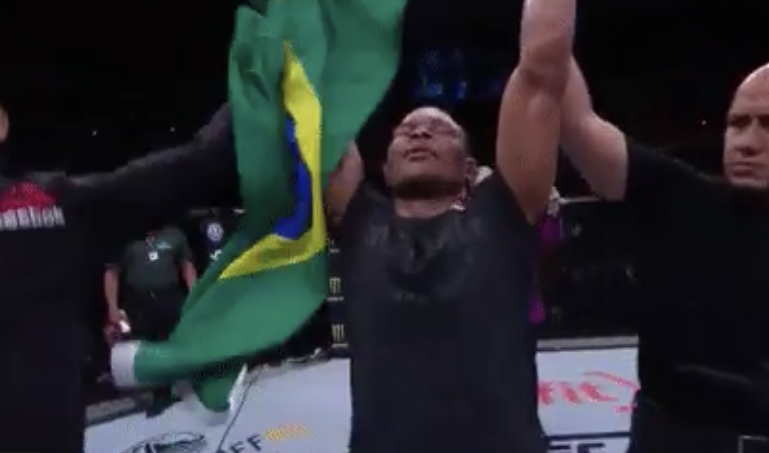 Vídeo - Massaranduba vence Bobby Green no UFC São Paulo