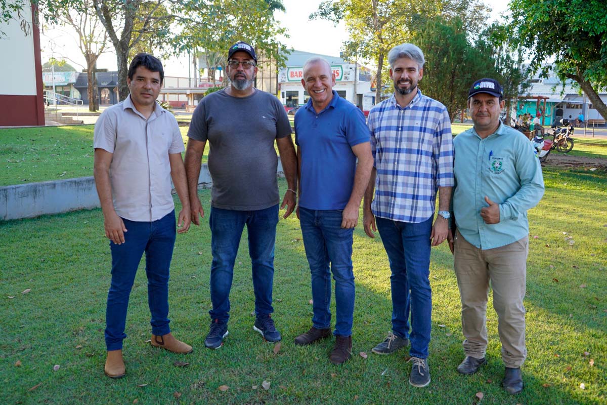 Wiveslando Neiva destaca importância das lousas digitais para fortalecer a aprendizagem nas escolas de Corumbiara