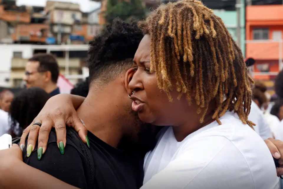 Sob facções e operações, população de favelas vive traumas e adoece