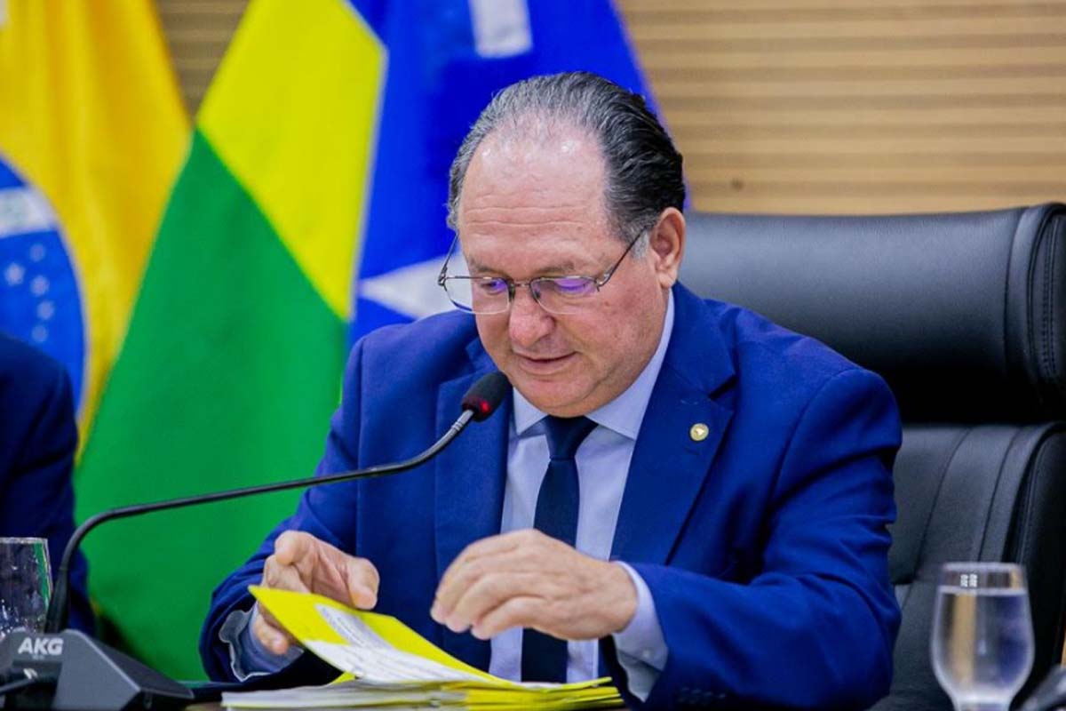 Famílias da Linha C-18, em Governador Jorge Teixeira, são beneficiadas com energia elétrica após atuação do deputado Pedro Fernandes  
