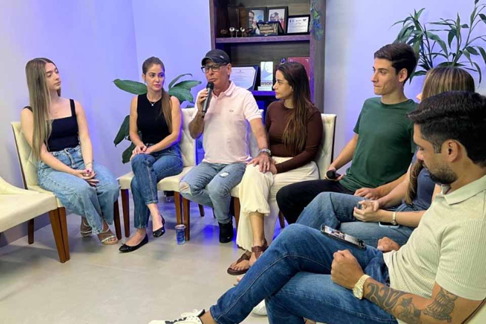 Prefeito Alex Testoni anuncia afastamento parcial por recomendação médica e delega funções à filha