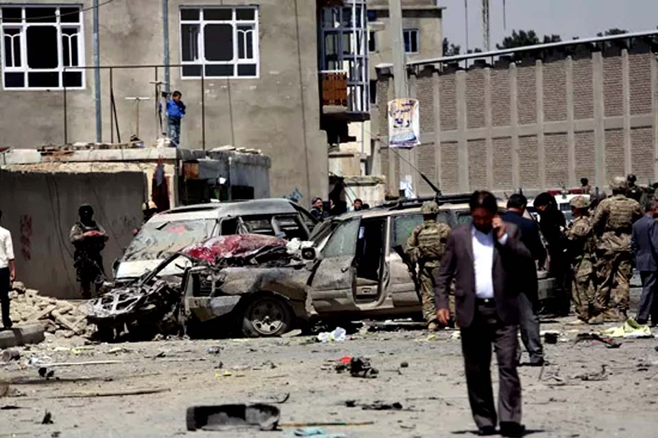 Atentado suicida deixa seis mortos perto do ministério das Relações Exteriores em Cabul