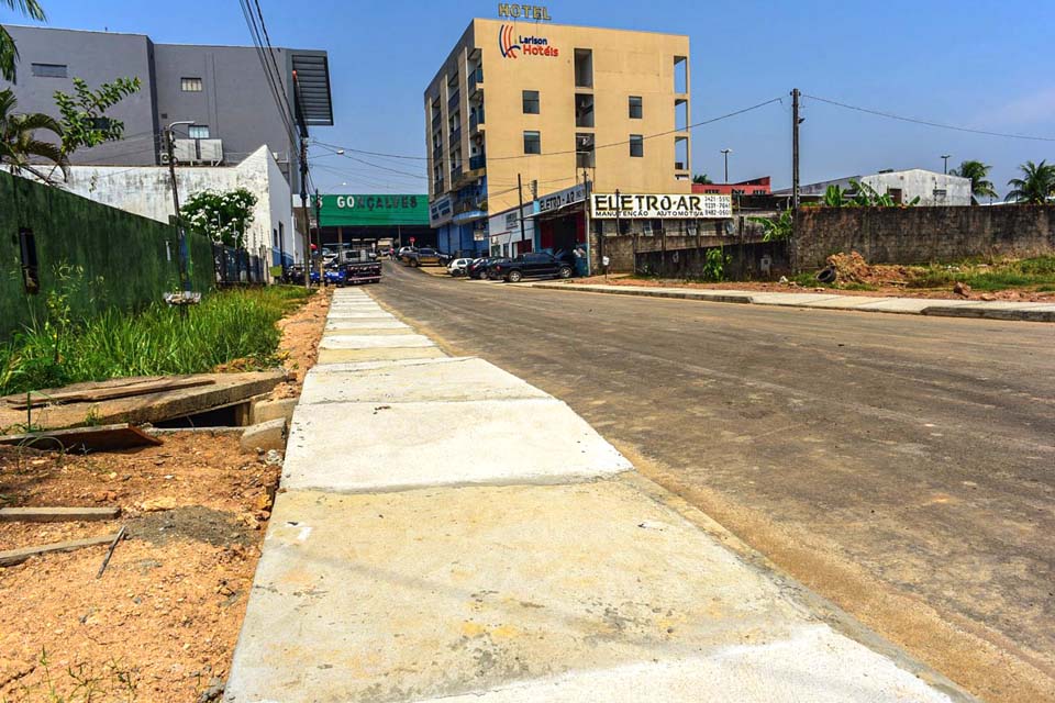 Semosp conclui construção de calçadas na rua Hermínio Victorelli