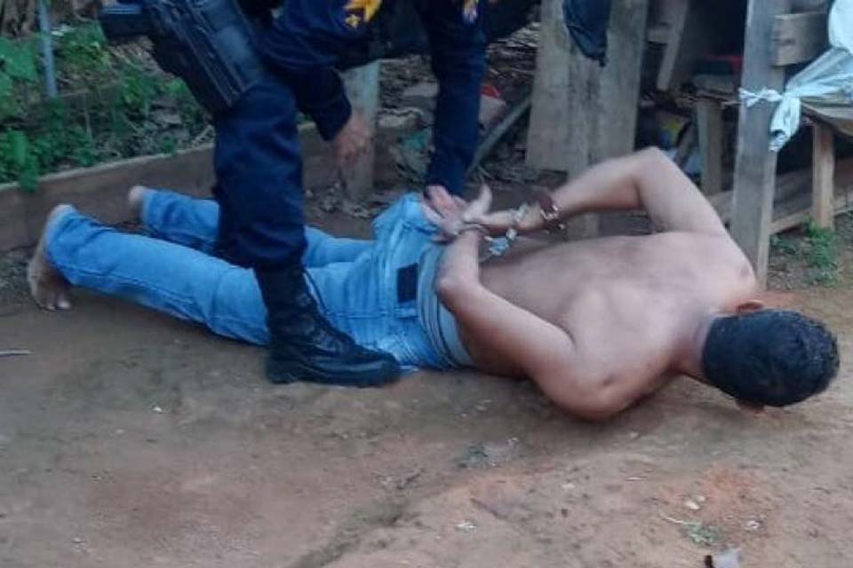 Presidiário rompe tornozoleira e tenta fugir, mas é preso em casa de cachorro