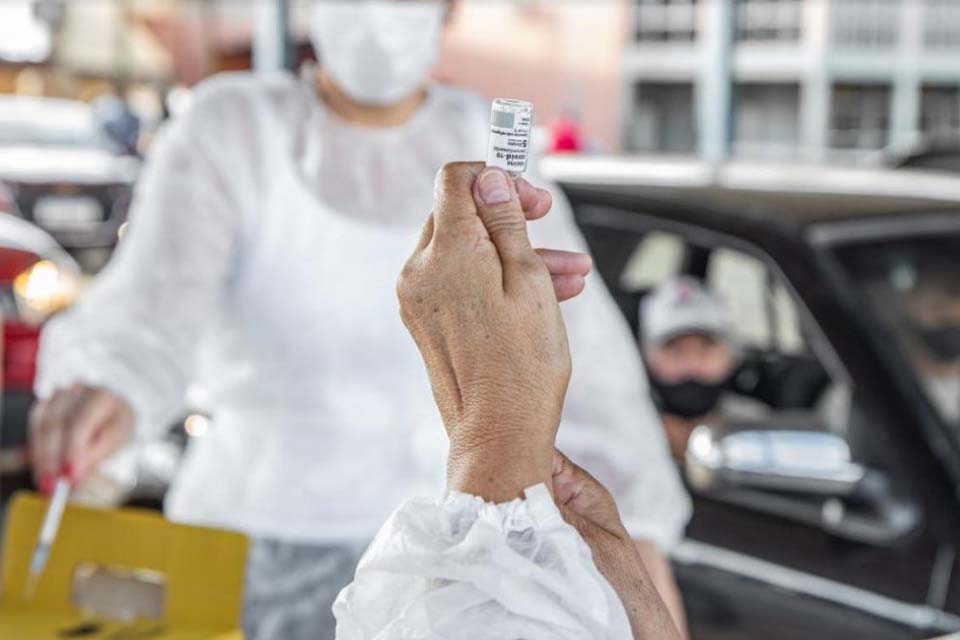 Prefeitura autoriza vacinação contra a covid-19 em maiores de 18 anos com comorbidades