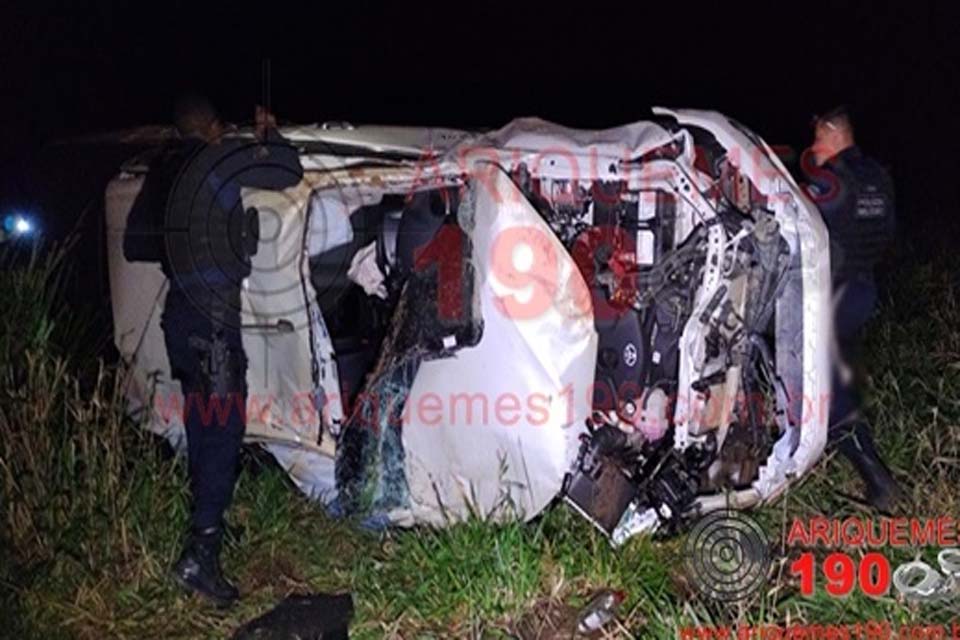 Homem morre após capotamento de caminhonete na RO-257