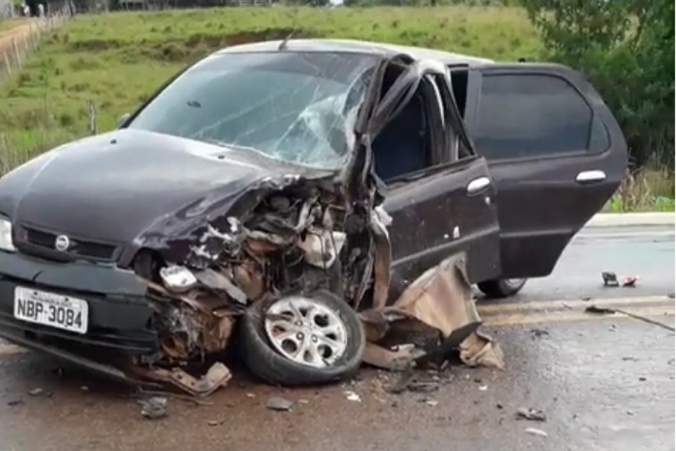 Aquaplanagem provoca acidente entre caminhão e carro na BR 435