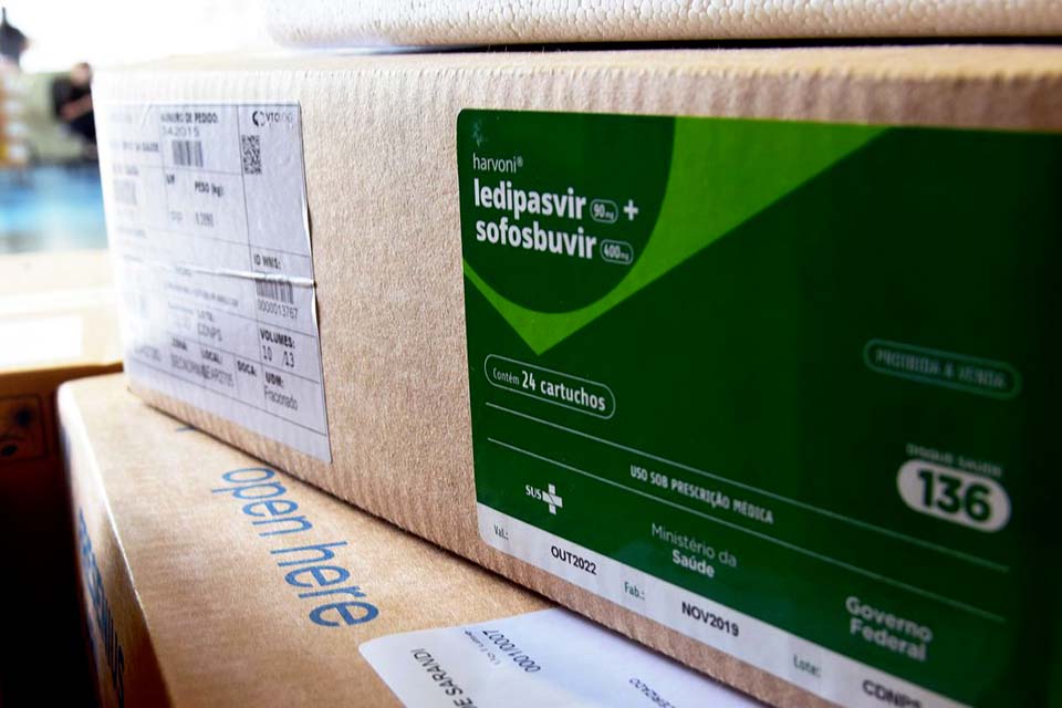 Covid-19: ministério começa a distribuir kits intubação para estados