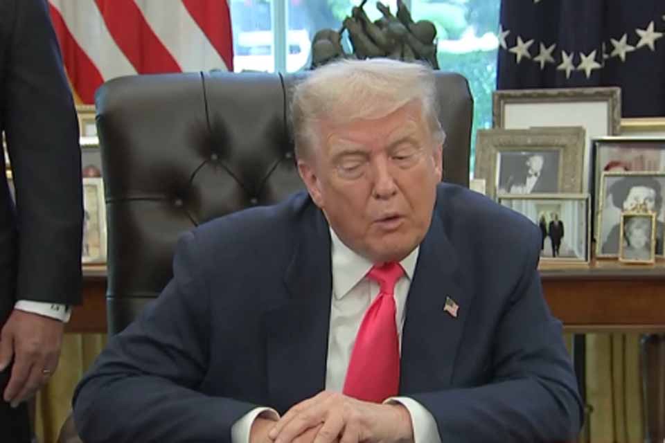 Trump pressiona Israel para acelerar suas operações militares em Gaza, diz site