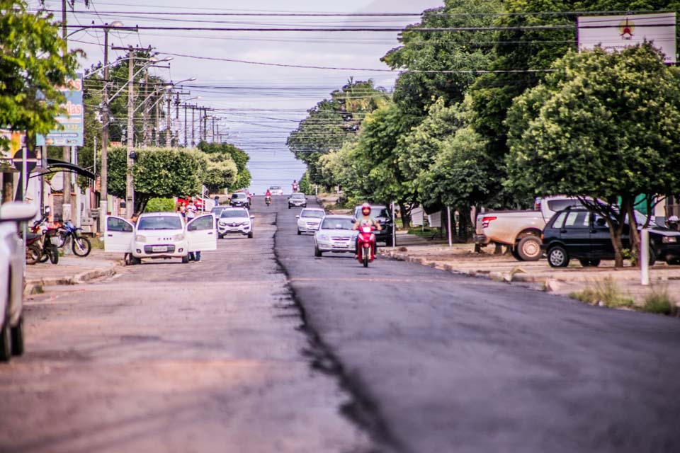 Município recapeia importante via do Segundo Distrito; obra na rua Manoel Franco tem cerca de 3 km de extensão