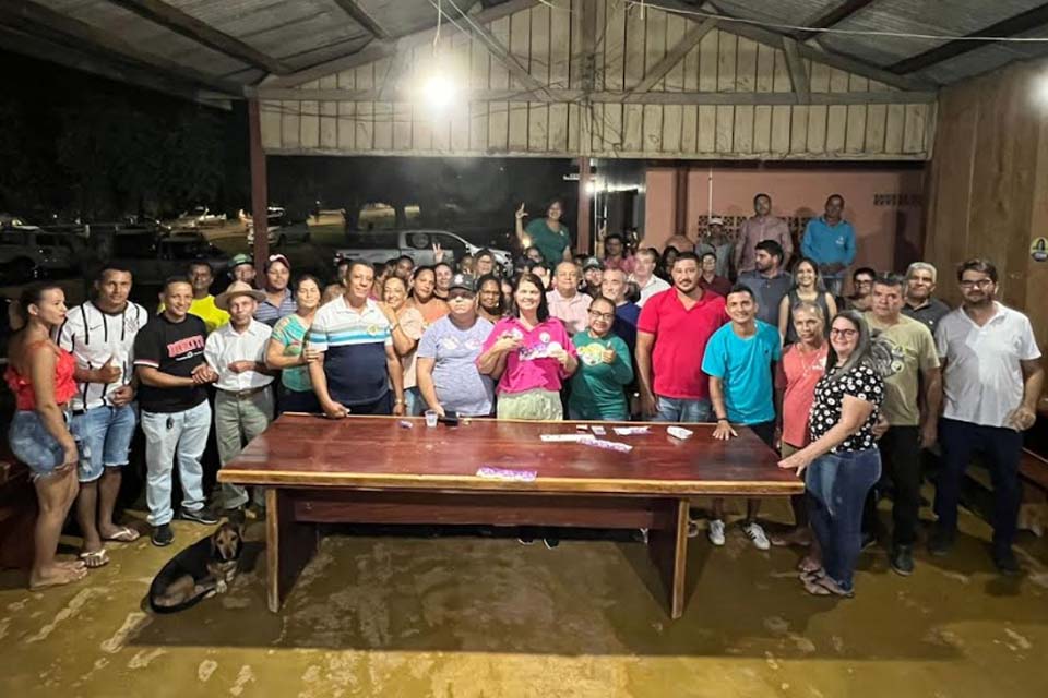 Deputada Estadual e candidata à reeleição Cassia Muleta participa de grande reunião em Jaru