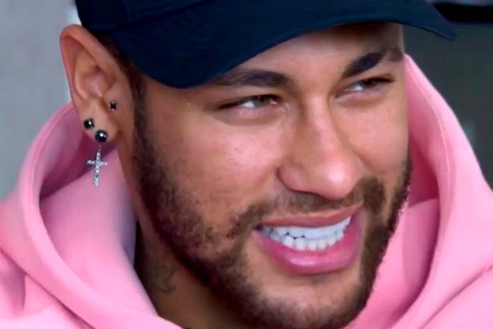 Neymar Jr. é visto com modelo durante festinha em Paris, diz jornal