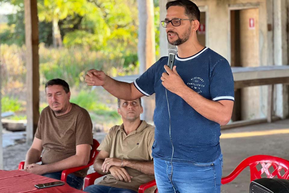 Deputado Anderson realiza entrega oficial de maquinários e implementos agrícolas para associação APRAC em Vilhena