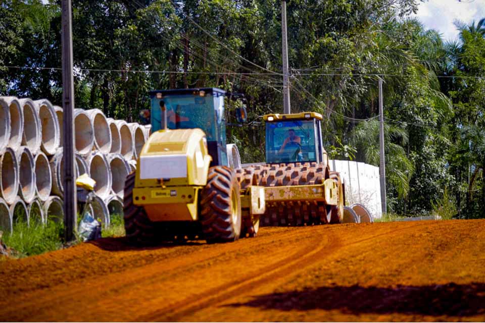Infraestrutura urbana avança em Santa Luzia do Oeste com mais de 2 km de ruas preparadas para pavimentação