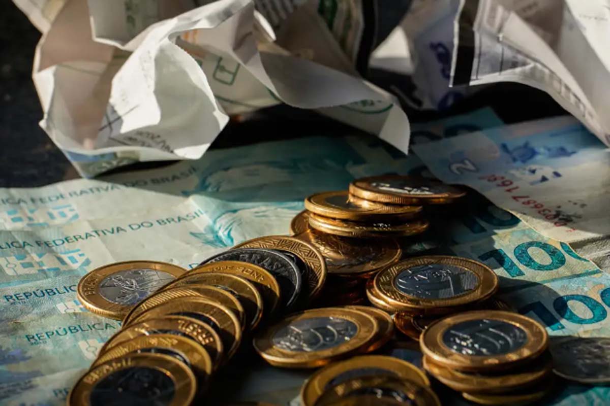 Economia cresce 0,7% em maio, puxada por consumo das famílias, diz FGV
