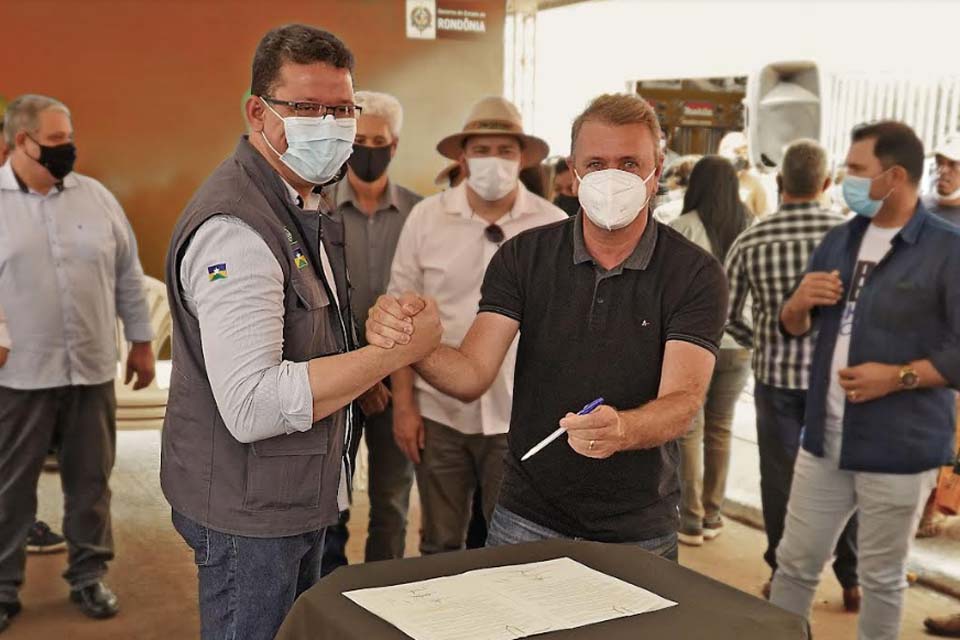 Luizinho Goebel destina recurso para reforma da praça municipal de Alvorada do Oeste