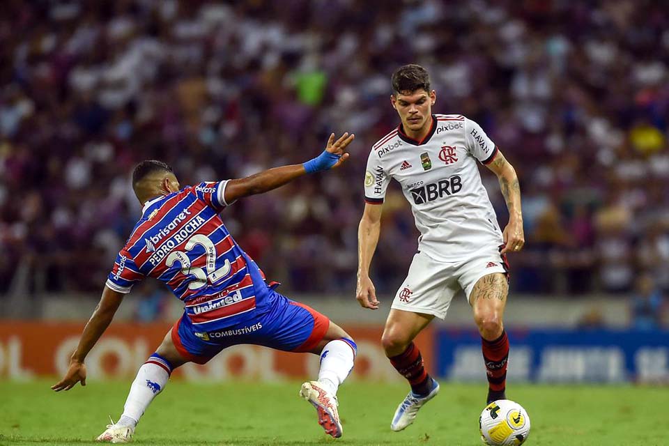 Flamengo enfrenta Fortaleza de olho na vice-liderança do Brasileirão